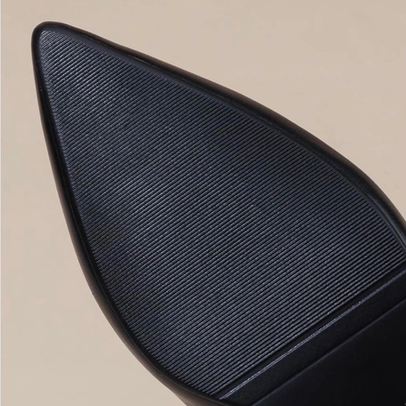 Simple black flat - Picture 4 of 6